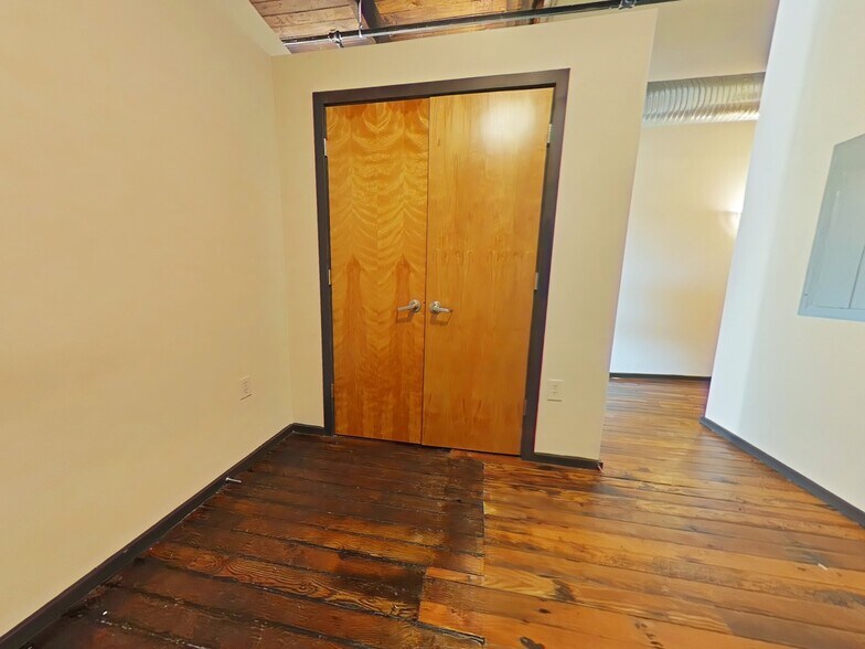 Building Photo - 110 S 15th St