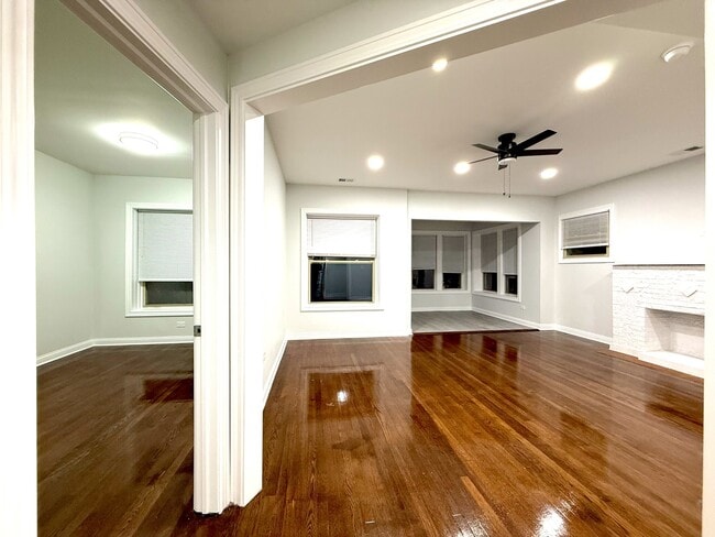 Building Photo - 1343 W Rosedale Ave