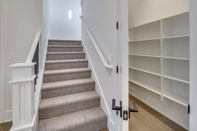 Building Photo - Spacious Westside Home with Loft and Upgra...