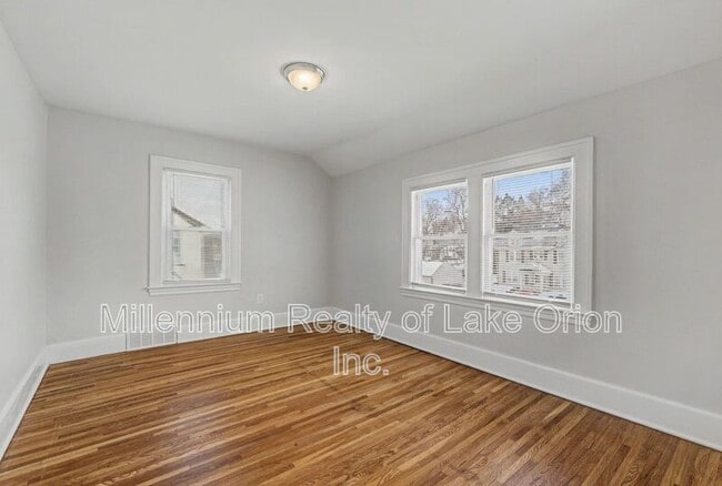 Building Photo - 52 E Iroquois Rd