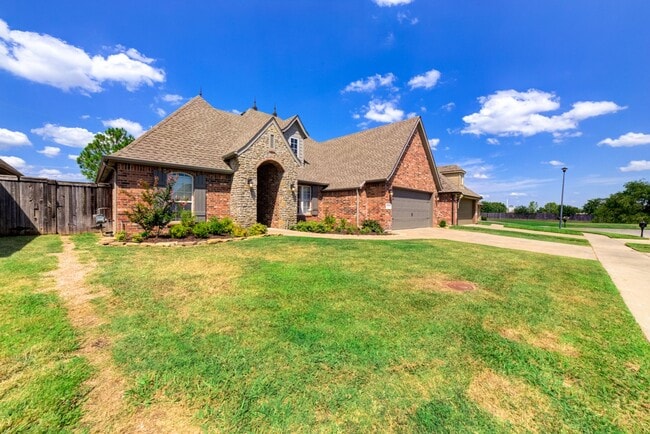 Building Photo - 4 Bed / 3 Bath in Jenks!