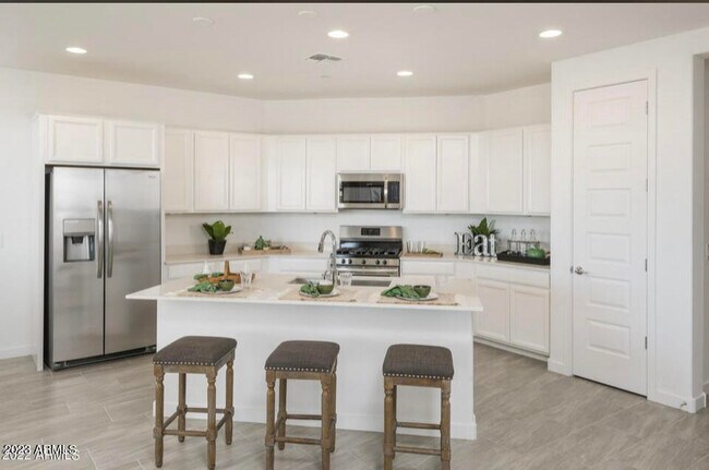 Building Photo - 566 E White Wing Dr