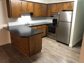 Building Photo - 1019-1049 Westbury Cir