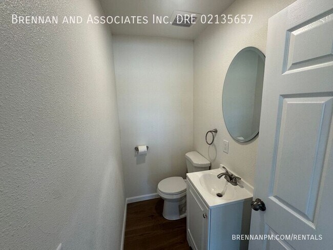 Building Photo - 330 Lento Ln