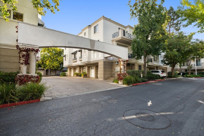 Building Photo - 435 Milan Dr