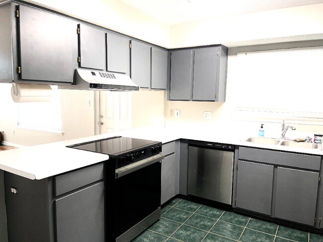 Building Photo - 2552 Golden Park Ln