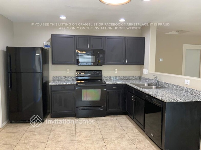 Building Photo - 1102 E Dust Devil Dr