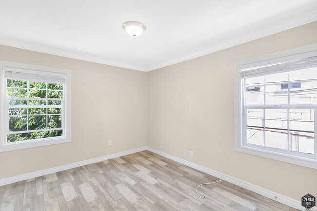 Building Photo - 8613 1/4 W. Olympic Blvd-