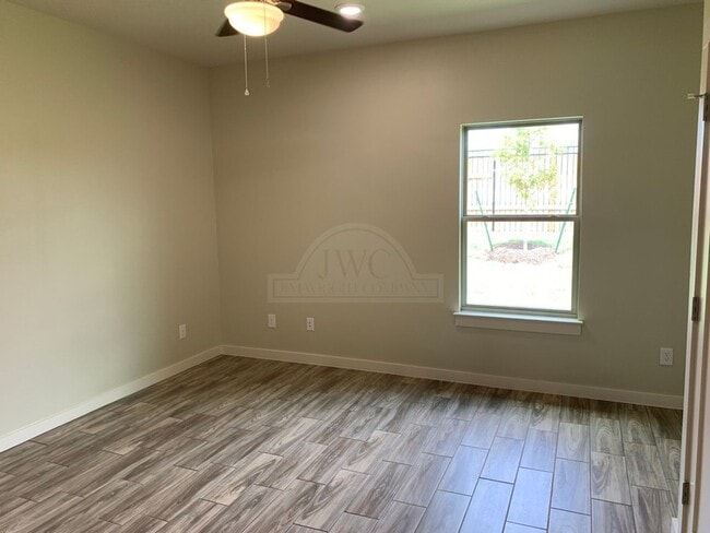 Building Photo - 5005 White Rose Dr