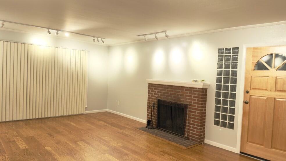 Building Photo - 1632 Albemarle Way