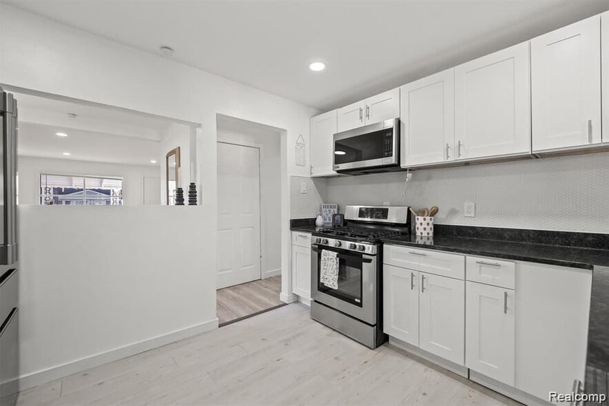 Building Photo - 5749 Detroit St