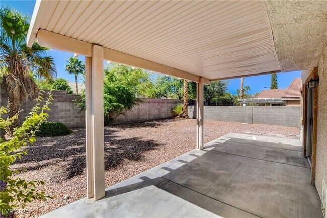Building Photo - 1441 Iron Springs Dr