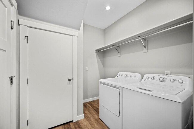 Building Photo - Introducing a Stunning 3 bedroom New Duplex! - Pets Welcome!