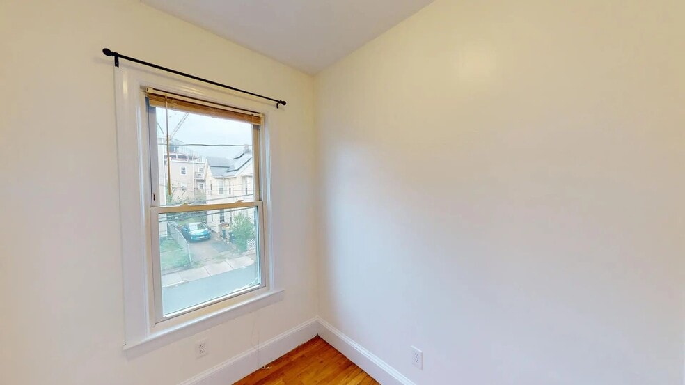 Building Photo - 21 Rossmore St