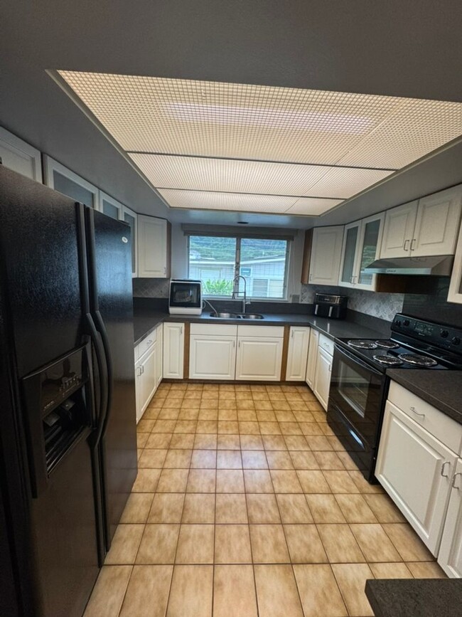 Building Photo - Bright & Spacious 3-Bedroom Home in Peacef...