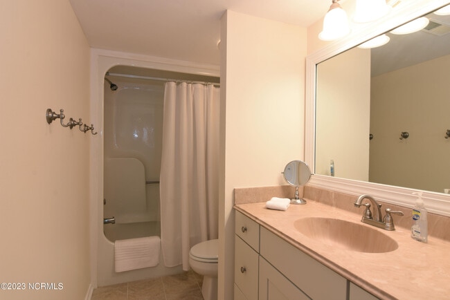 Building Photo - 6338 Oleander Dr