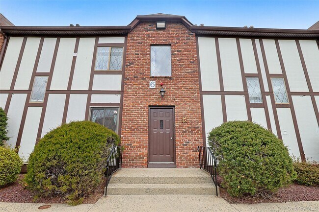 Building Photo - 135 W Nyack Rd