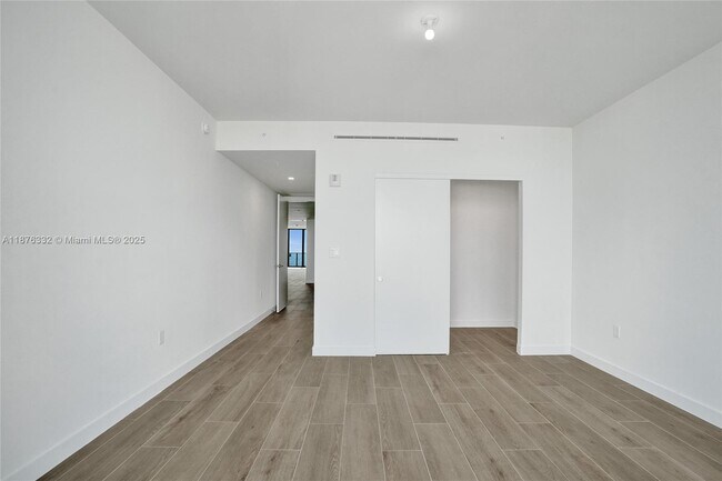 Building Photo - 900 N Ocean Blvd