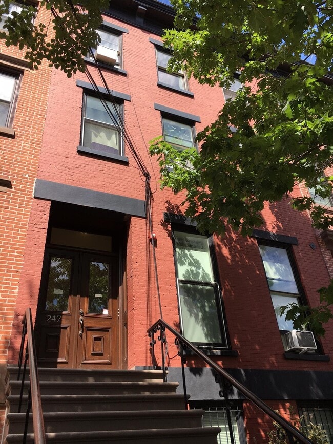 Building Photo - 247 Grove St