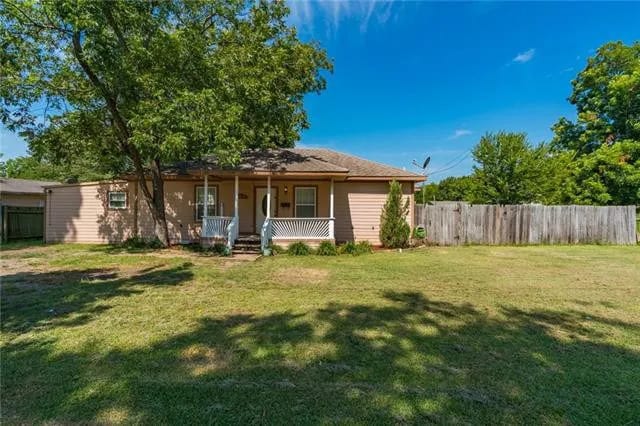 Building Photo - 301 W Austin Ave