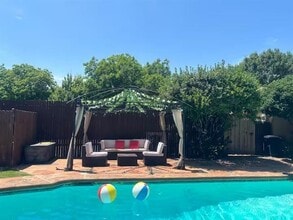 Building Photo - 1914 E Spring Valley Rd