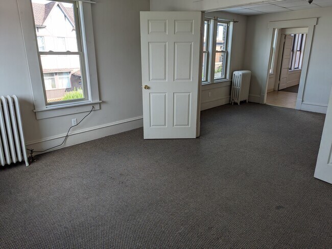 Building Photo - 220-2 Lloyd St