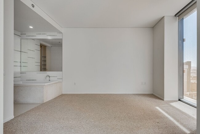 Building Photo - Veer Towers 2210E-CityCenter Views from th...