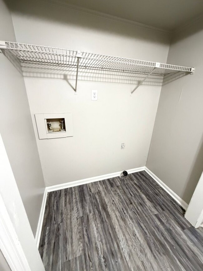 Building Photo - 3 Bedroom