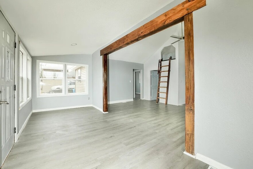 Building Photo - 305 Bass Ave
