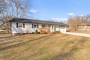 Building Photo - 408 Zay Dr