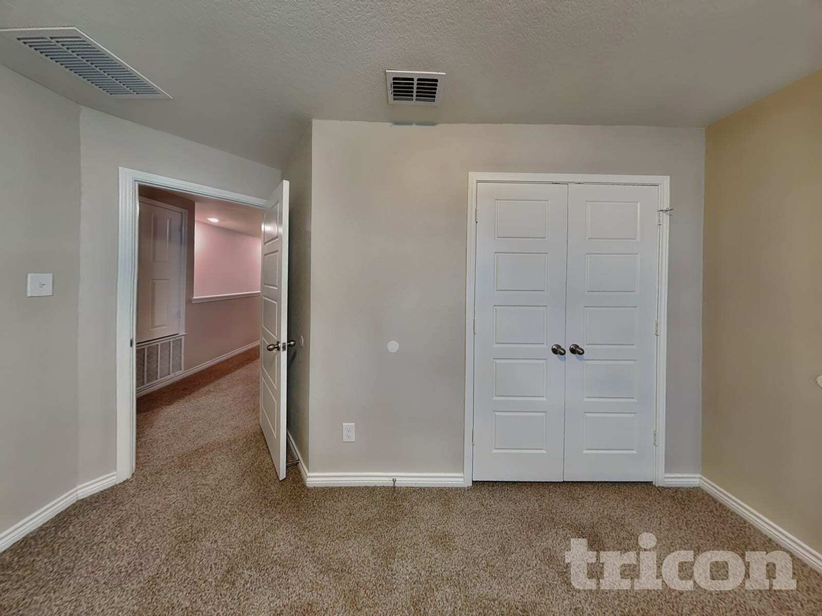 Building Photo - 2631 Green Leaf Way