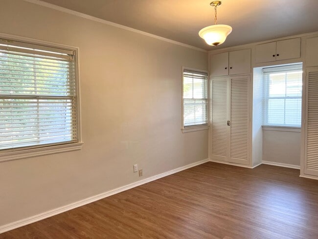 Building Photo - 3205 George Cir