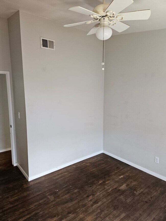 Building Photo - 914 16th St