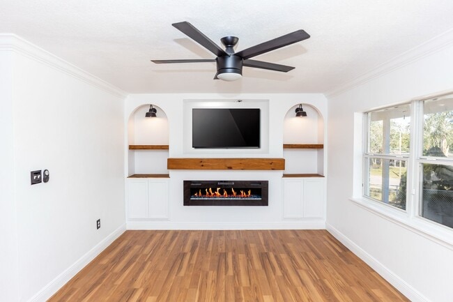 Building Photo - 5508 Meridian Way