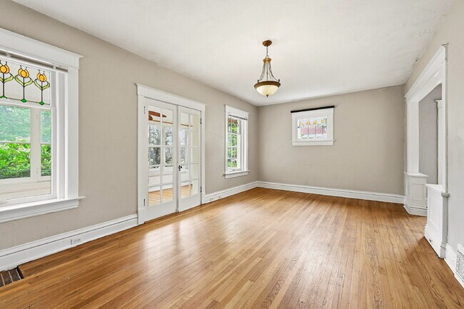 Building Photo - $4,720.95 with $300 off the first month's rent, 5 Beds - 5 Bath, Single Family Home in Denver wit...