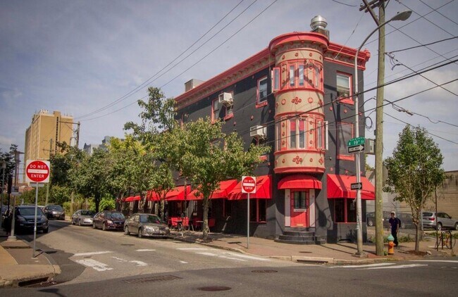 Building Photo - 1827 Carlton St