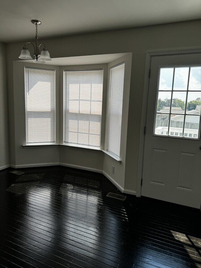 Building Photo - Charming 4 Bed, 2.5 Bath Home in Frederick...