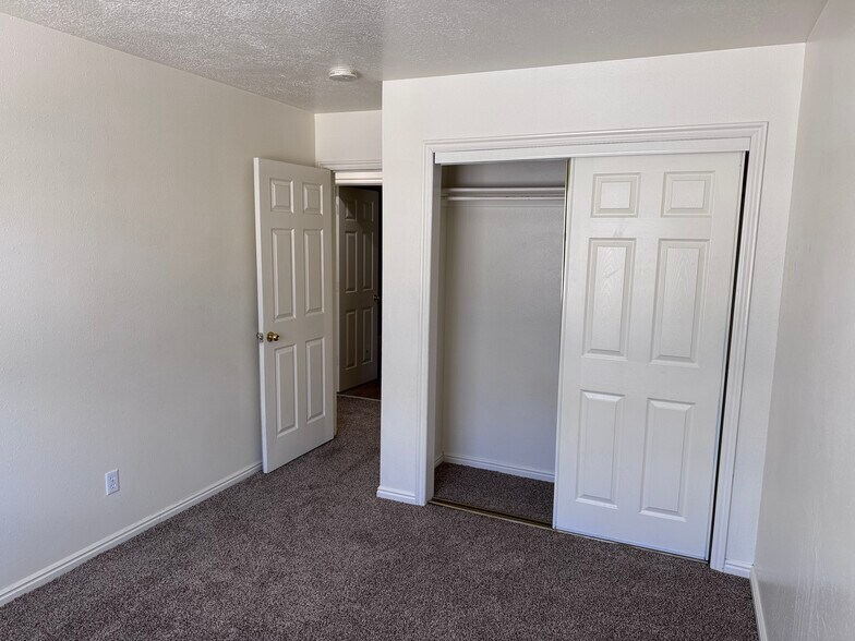 Building Photo - 1392 N 260 W