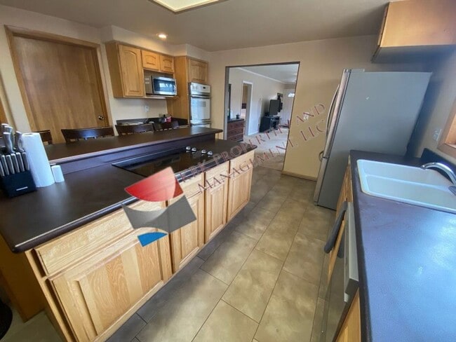 Building Photo - 3 Bedroom/1 bath House