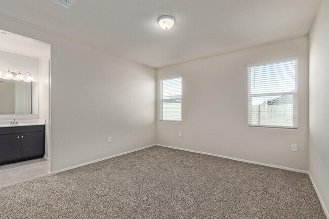 Building Photo - 3905 S 244th Dr