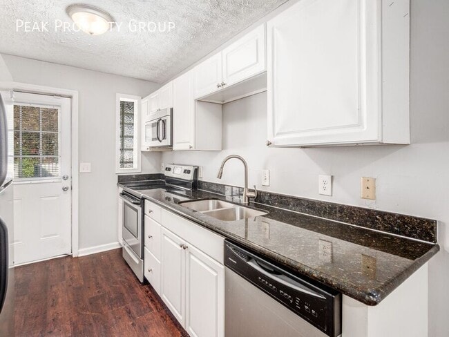 Building Photo - 419 E Mithoff St