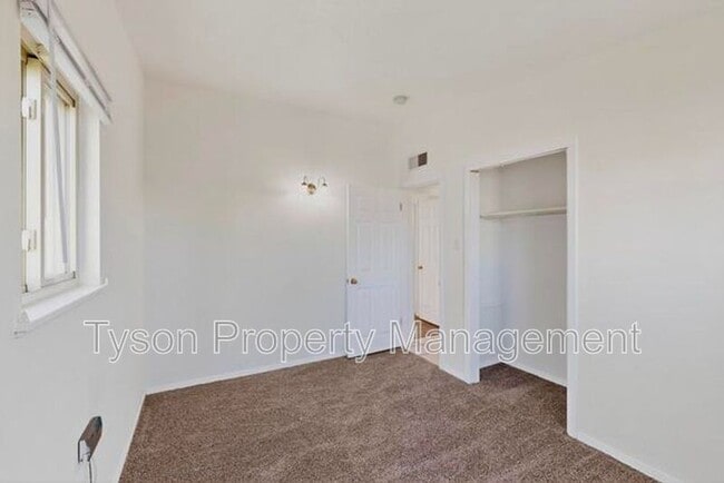 Building Photo - 736 Claudine St NE