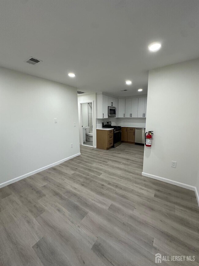 Building Photo - 112 Fairview Ave