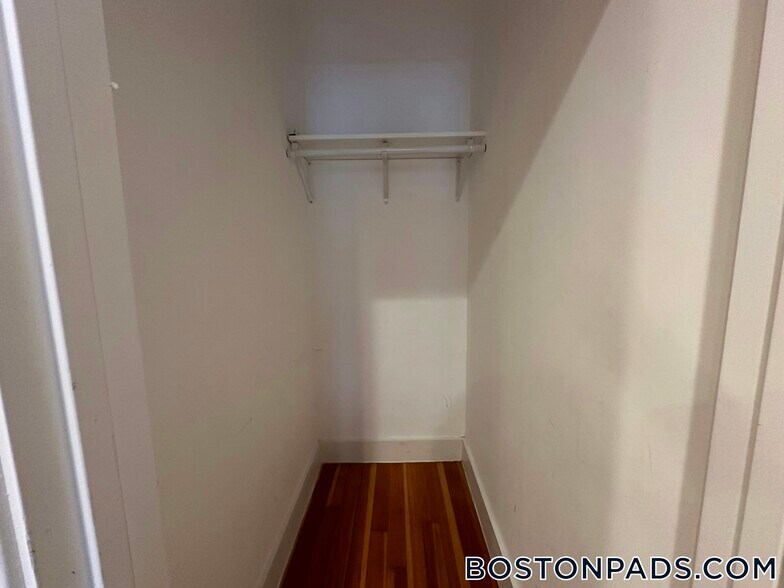 Building Photo - 1616 Beacon St