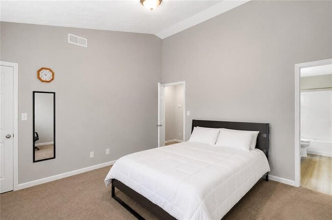 Building Photo - 940 Tree Creek Blvd