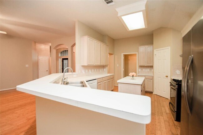 Building Photo - 7731 Las Flores Dr