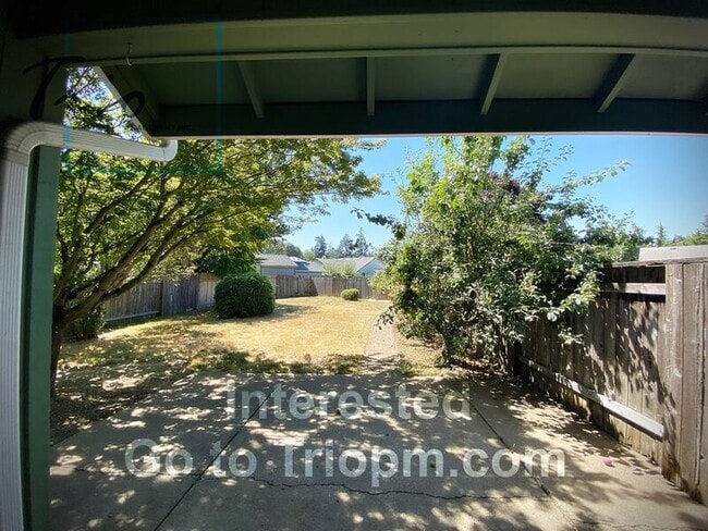 Building Photo - 4740 Spring Meadow Ave