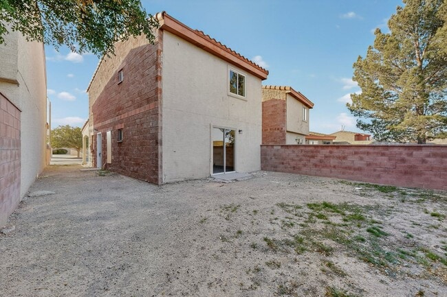 Building Photo - 3 bedroom 2 bath home in East El Paso!