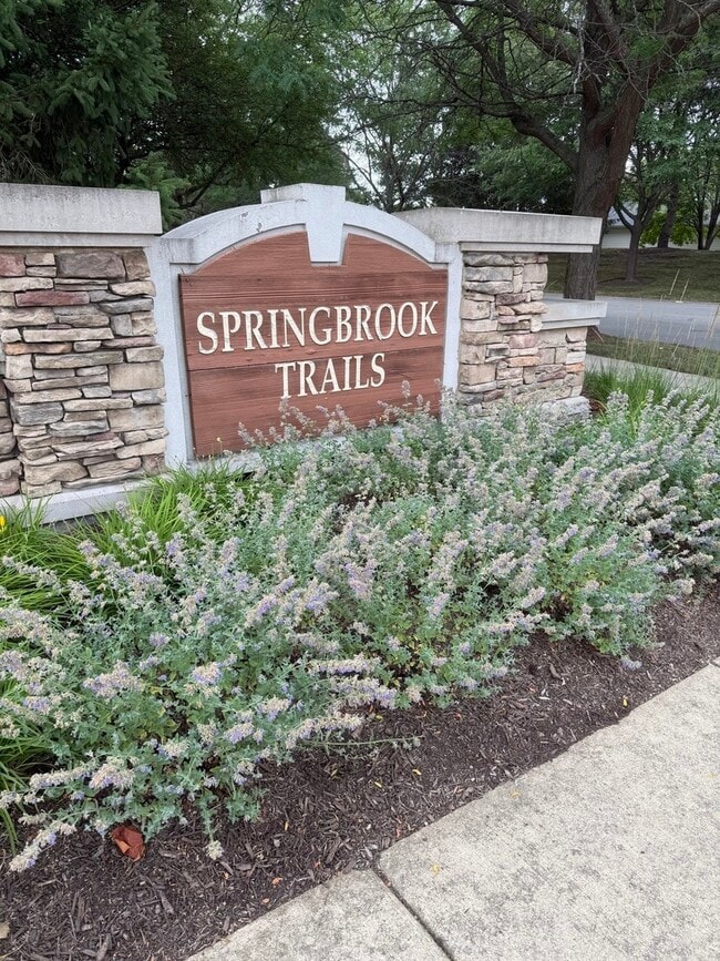 Building Photo - 637 Springbrook Trail N