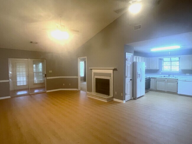 Building Photo - 113 Saddlehorn Dr